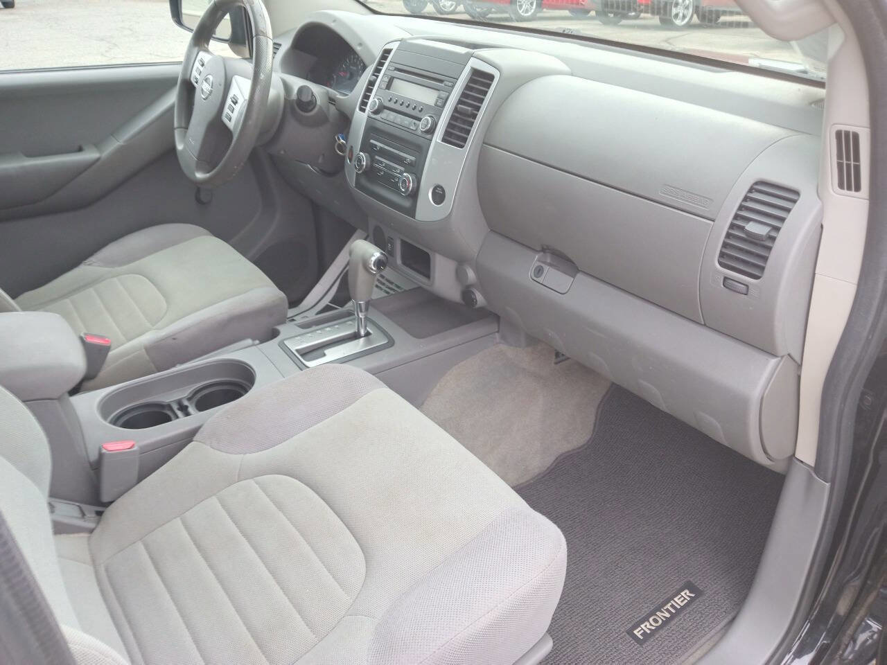 Used 2014 Nissan Frontier S image 11