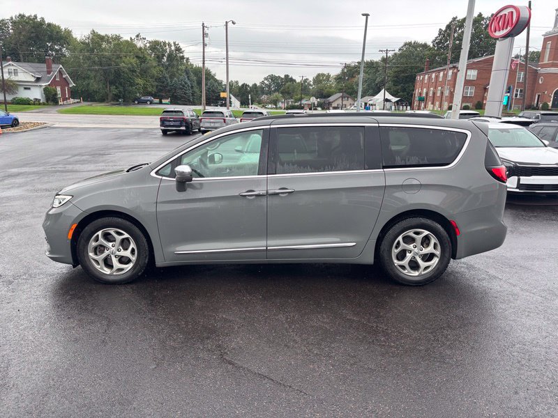 Used 2022 Chrysler Pacifica Limited FWD image 5