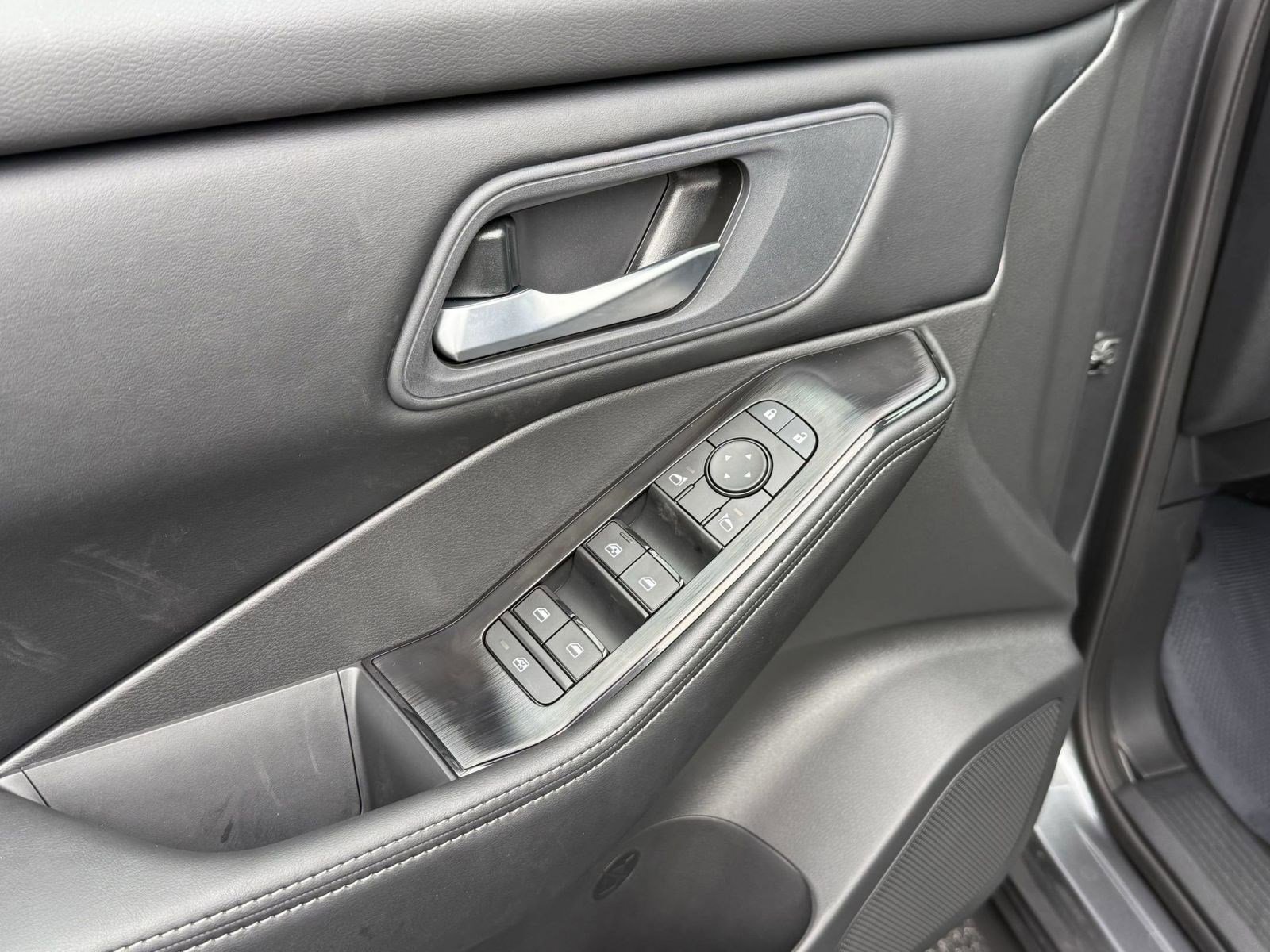 Certified 2026 Nissan Rogue SV image 12