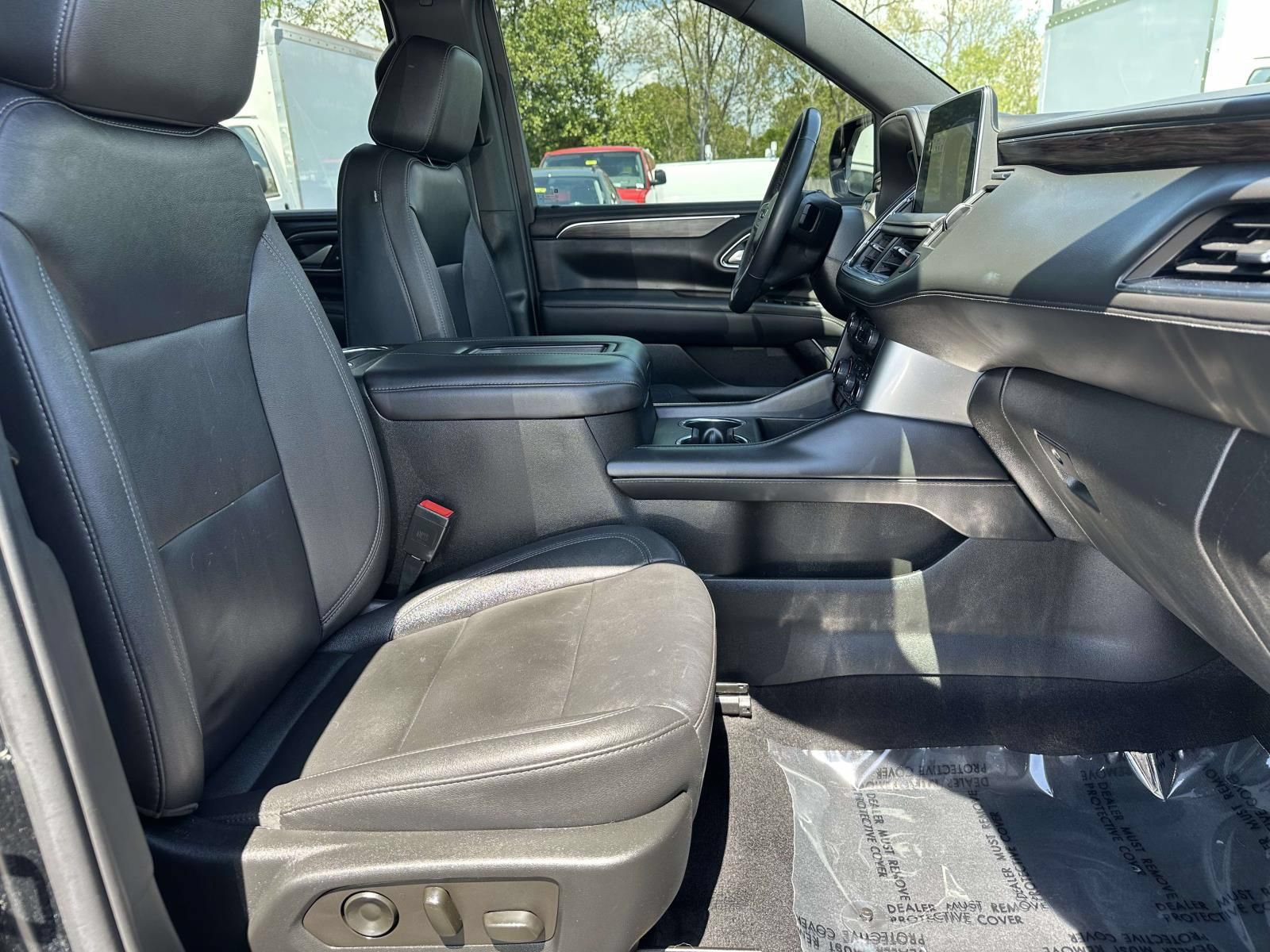 Used 2022 Chevrolet Tahoe Z71 w/ Luxury Package AWD/4WD image 27