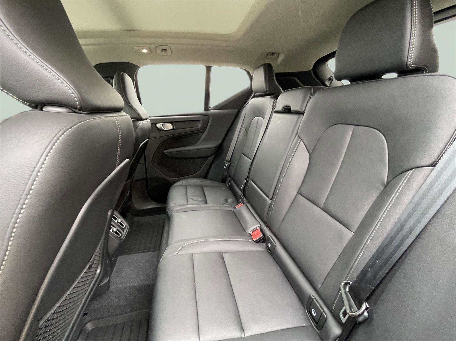 Used 2024 Volvo XC40 B5 Plus w/ Climate Package image 15