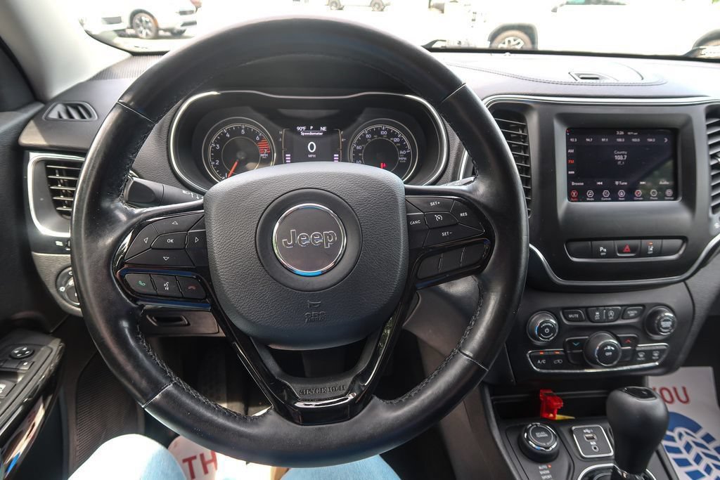 Used 2021 Jeep Cherokee Latitude Plus AWD/4WD image 23