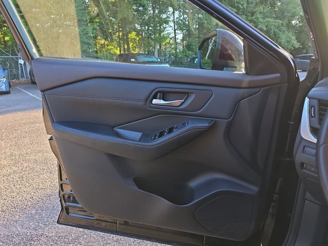 Used 2023 Nissan Rogue SV w/ SV Premium B Package FWD image 32