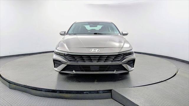 Used 2025 Hyundai Elantra Hybrid FWD image 12