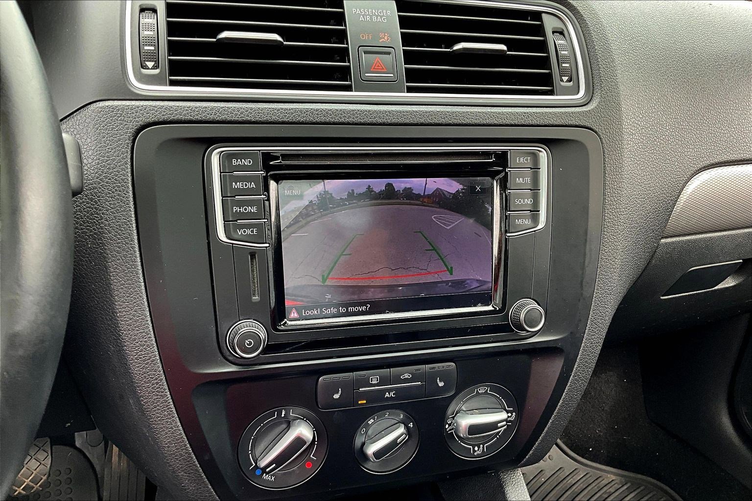 Used 2017 Volkswagen Jetta SE image 14