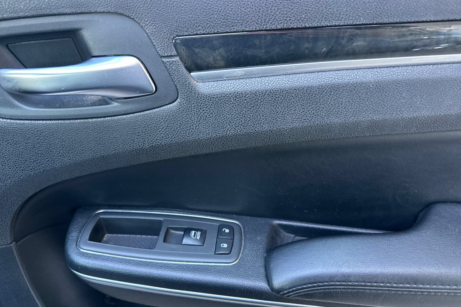Used 2013 Chrysler 300 C RWD image 18