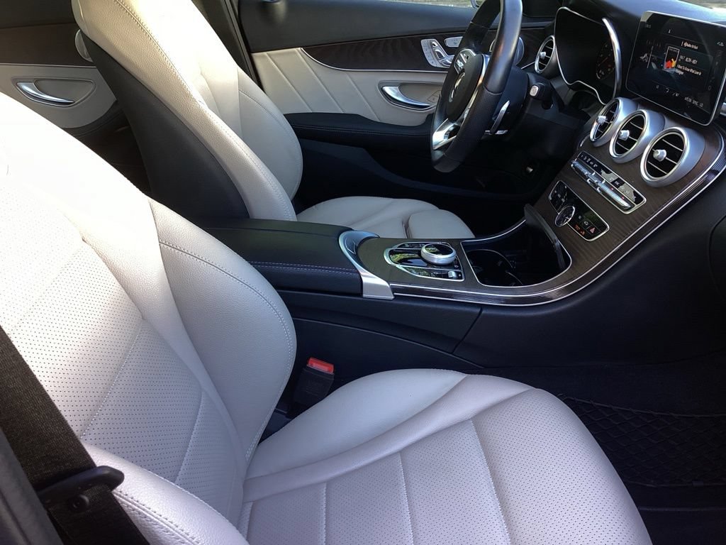 Used 2021 Mercedes-Benz C 300 4MATIC Sedan w/ AMG Line image 4