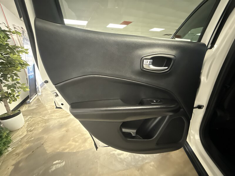Used 2019 Jeep Compass Latitude AWD/4WD image 24