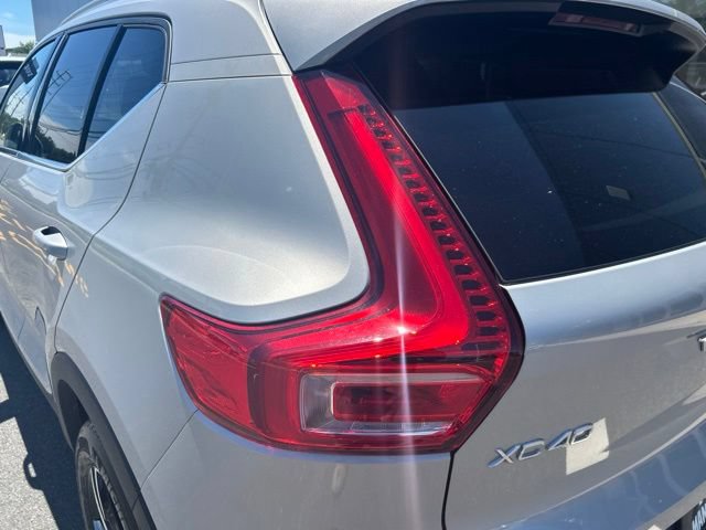 Certified 2025 Volvo XC40 B5 Core AWD/4WD image 10