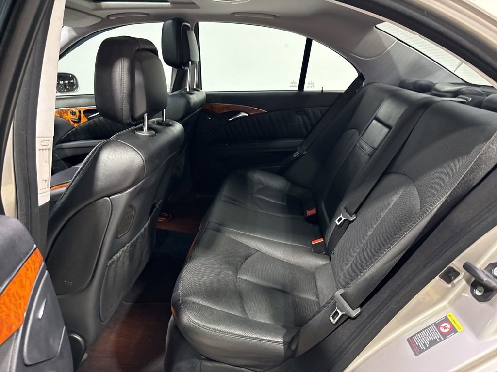 Used 2007 Mercedes-Benz E 550 Sedan image 31