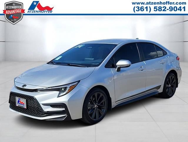 Used 2025 Toyota Corolla SE FWD image 3