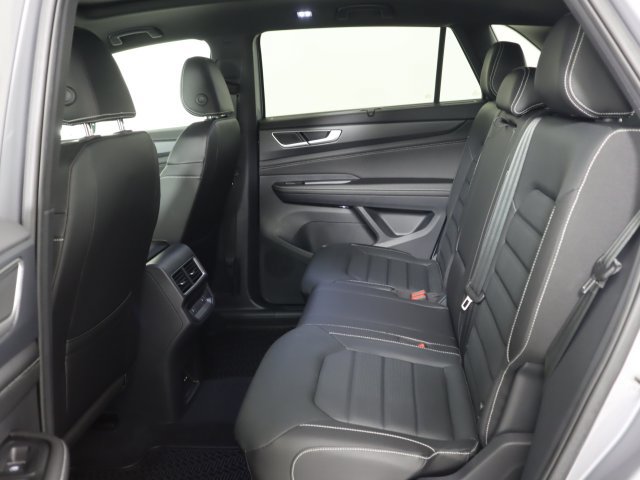 Used 2026 Volkswagen Atlas Cross Sport SEL R-Line AWD/4WD image 15