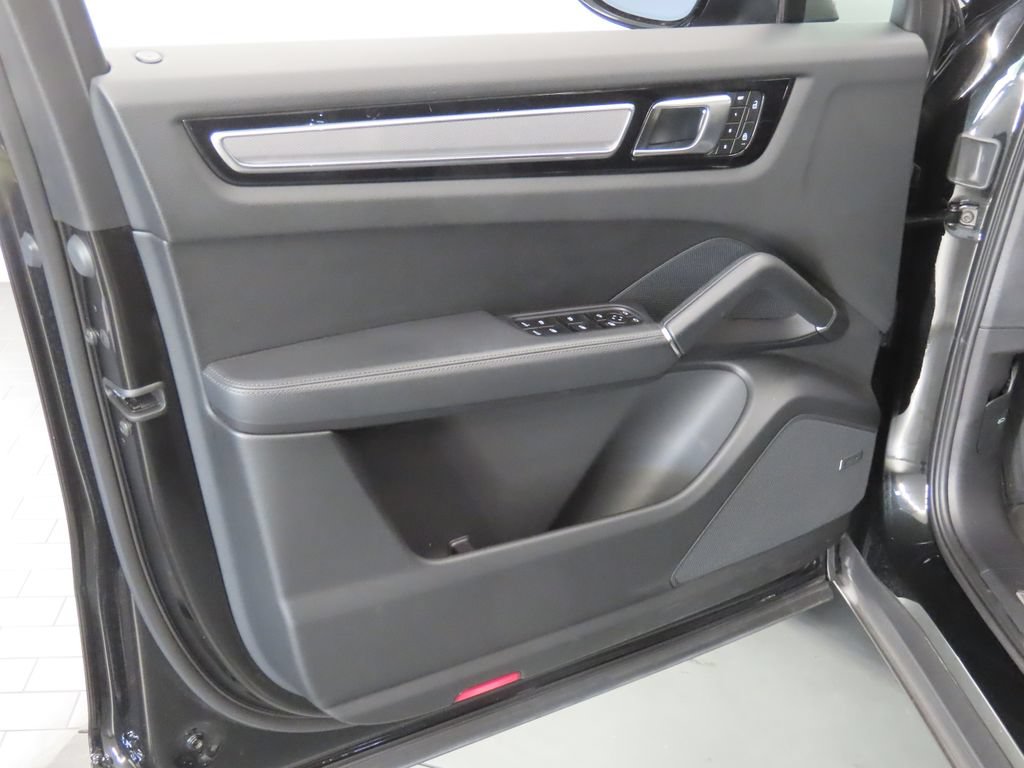 Certified 2023 Porsche Cayenne Coupe AWD/4WD image 36