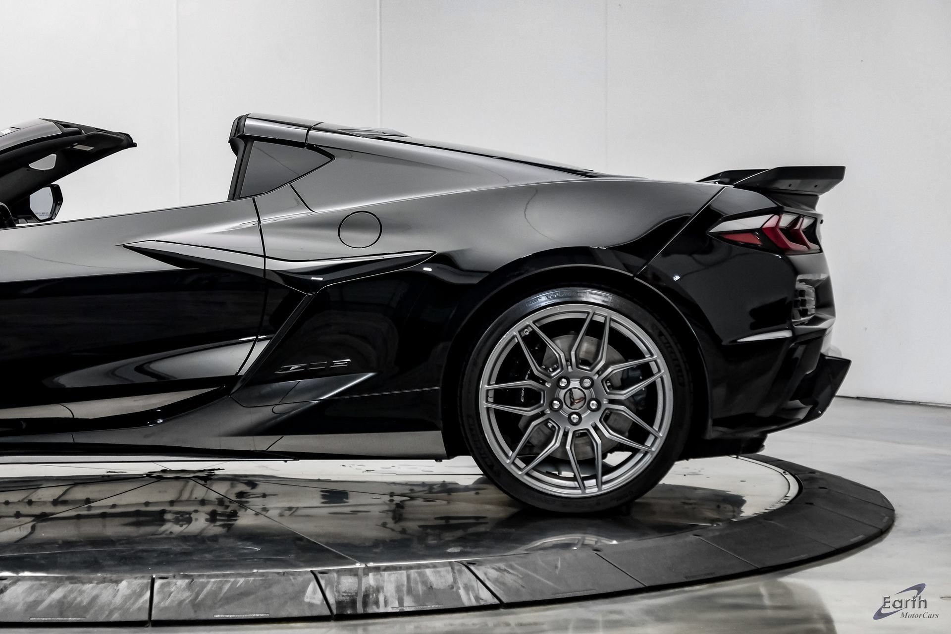 Used 2024 Chevrolet Corvette Z06 RWD image 12