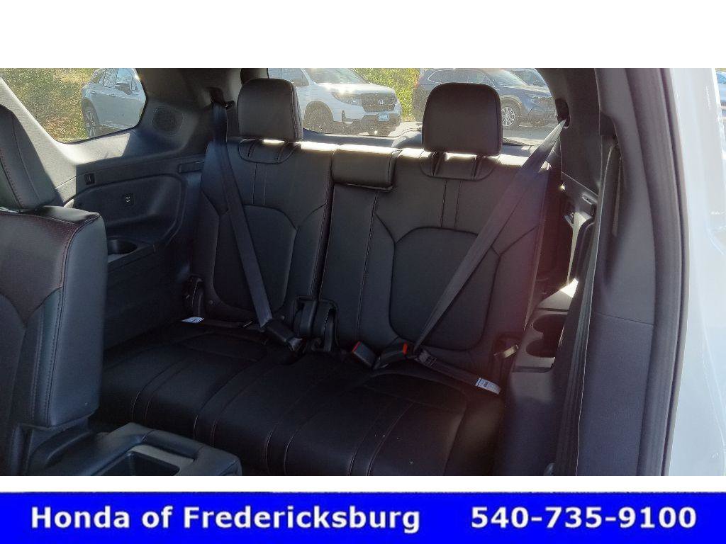 Used 2025 Honda Pilot Black Edition image 37