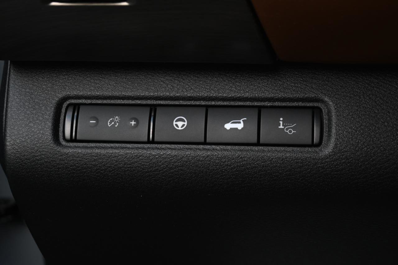Used 2023 Nissan Pathfinder Platinum AWD/4WD image 28