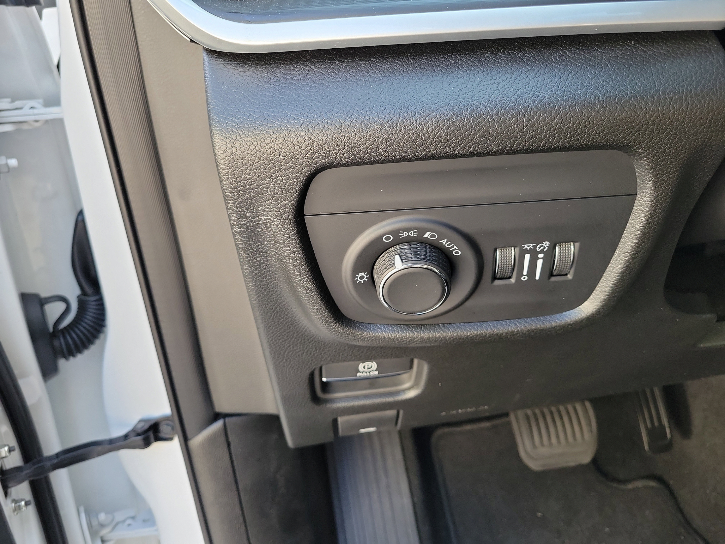 Certified 2025 Jeep Grand Cherokee Altitude AWD/4WD image 26