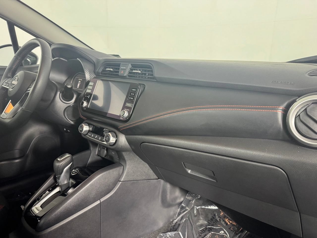 Used 2025 Nissan Versa SR FWD image 34