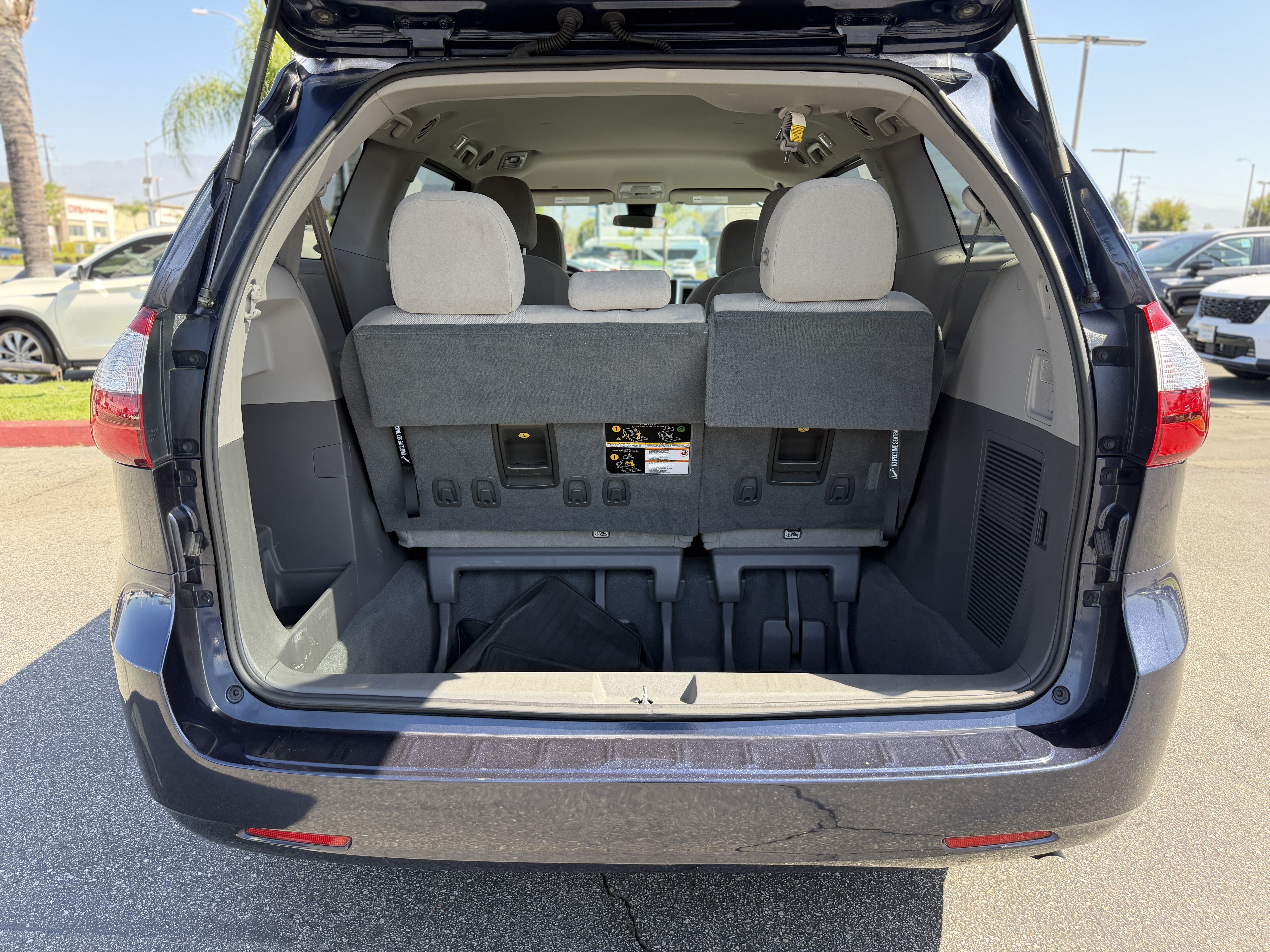 Used 2019 Toyota Sienna L FWD image 10