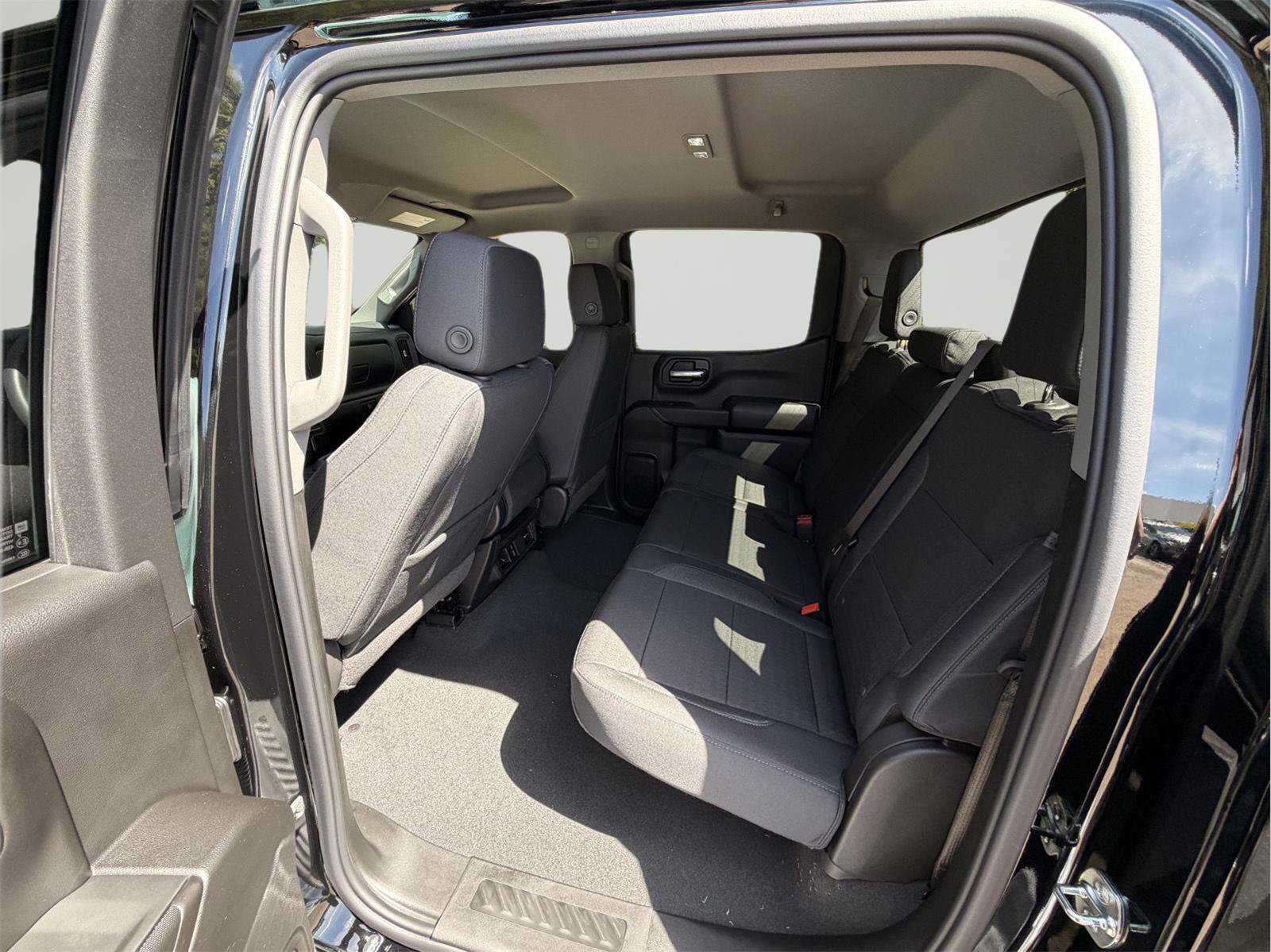 New 2026 Chevrolet Silverado 1500 Custom w/ LPO, Dark Essentials Package AWD/4WD image 19