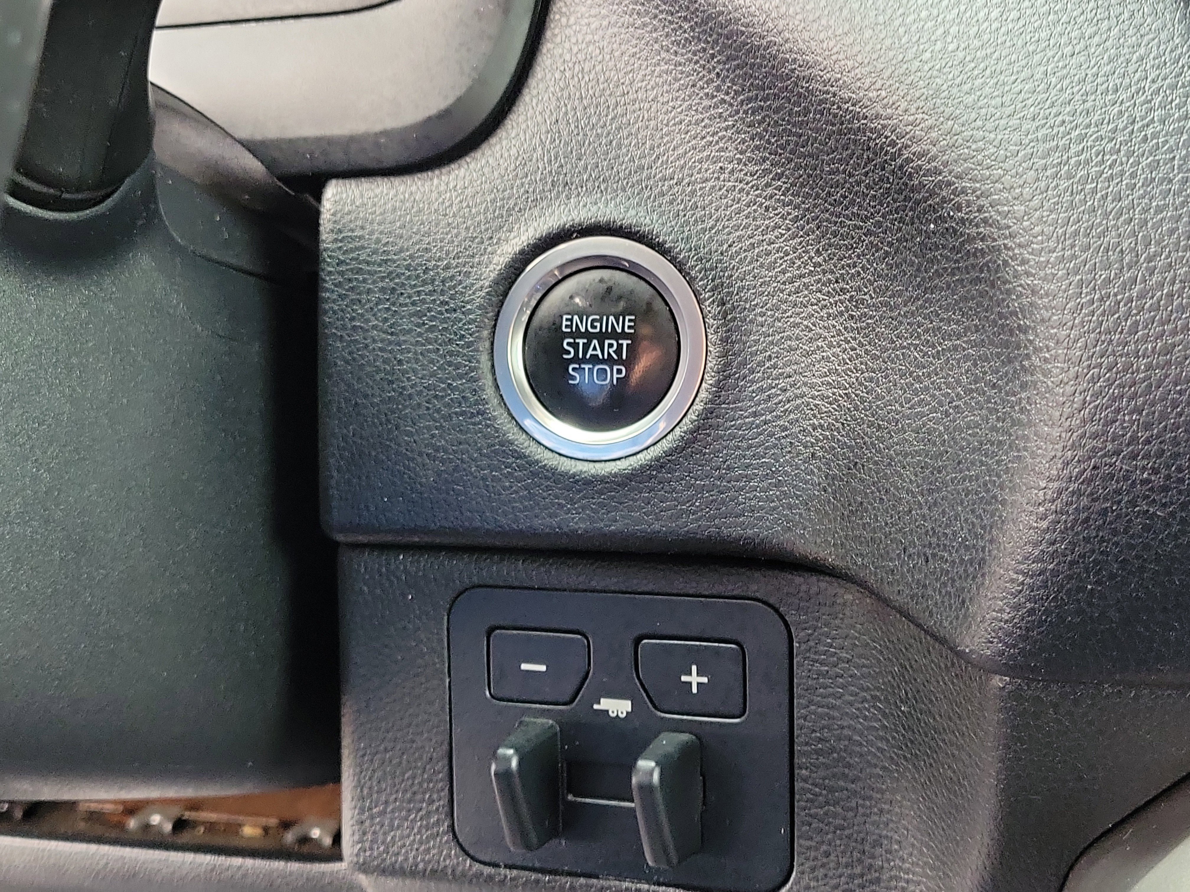 Used 2022 Toyota Tundra SR5 w/ SR5 Convenience Package image 28