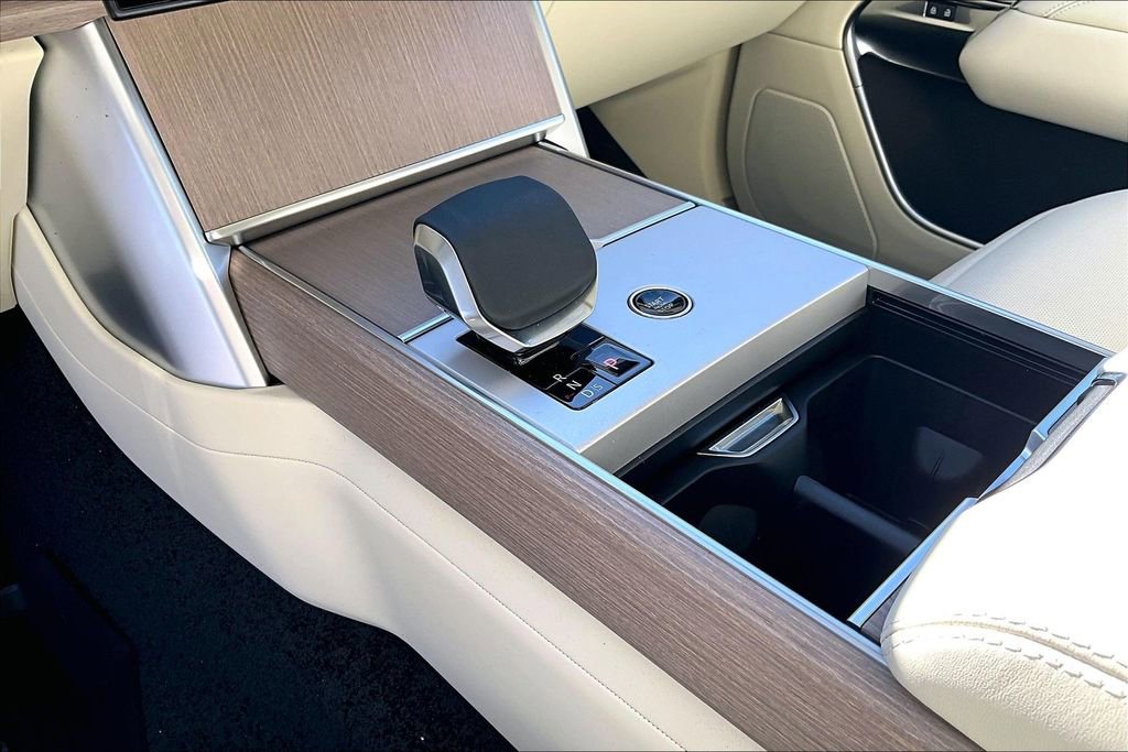 New 2026 Land Rover Range Rover SE image 8