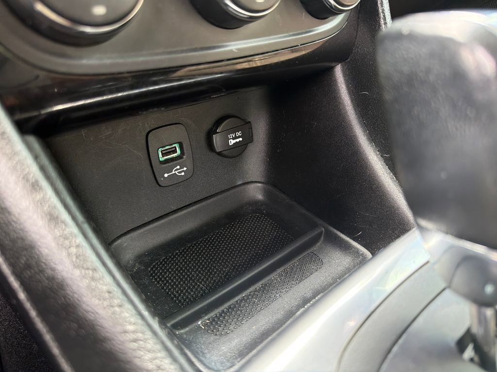 Used 2013 Chrysler 200 Limited FWD image 35