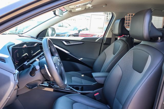 Certified 2025 Kia Niro EX FWD image 19