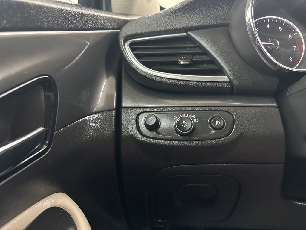 Used 2020 Buick Encore Sport Touring AWD/4WD image 39