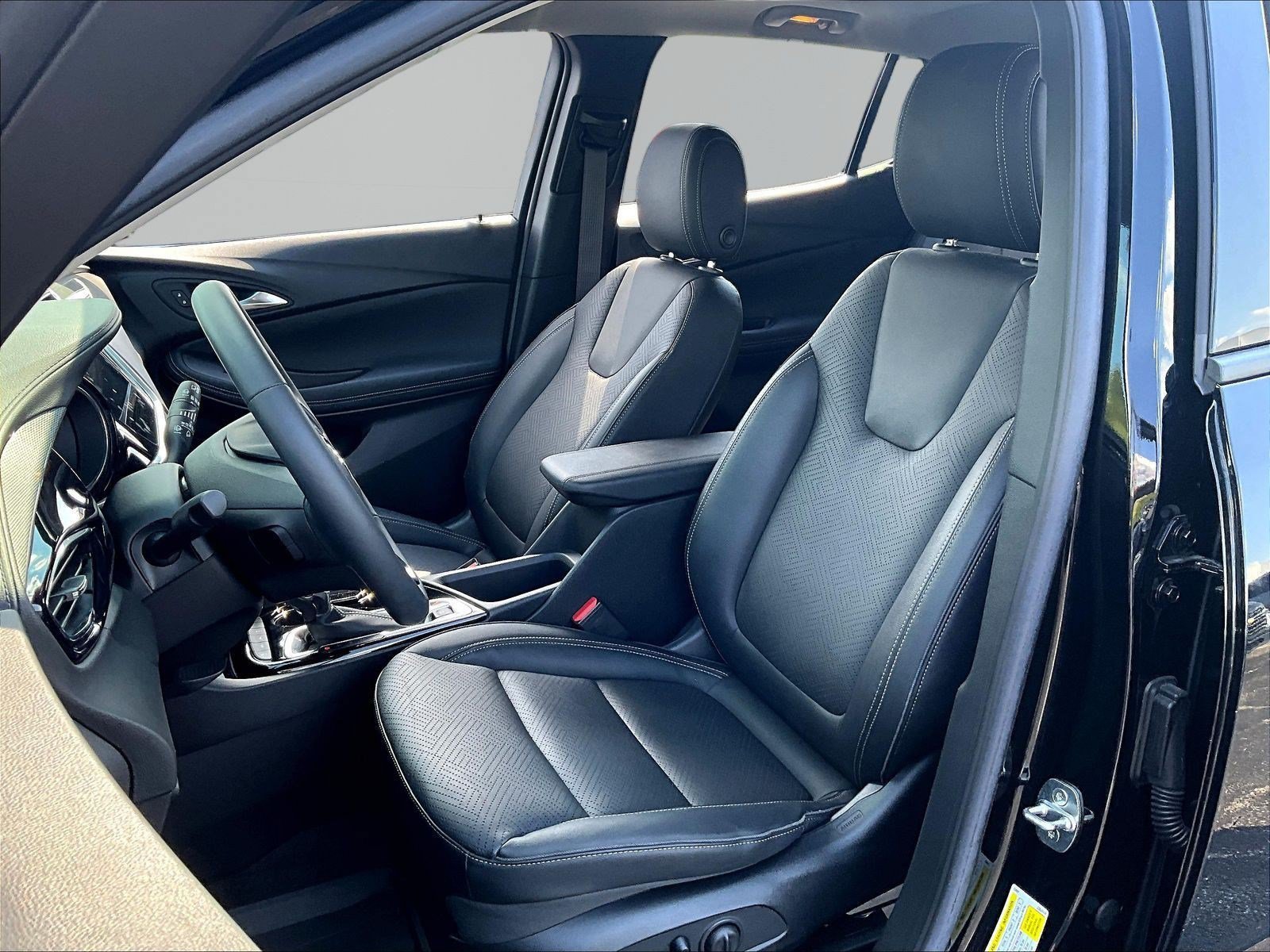Used 2022 Buick Encore GX Essence w/ Experience Buick Package AWD/4WD image 21