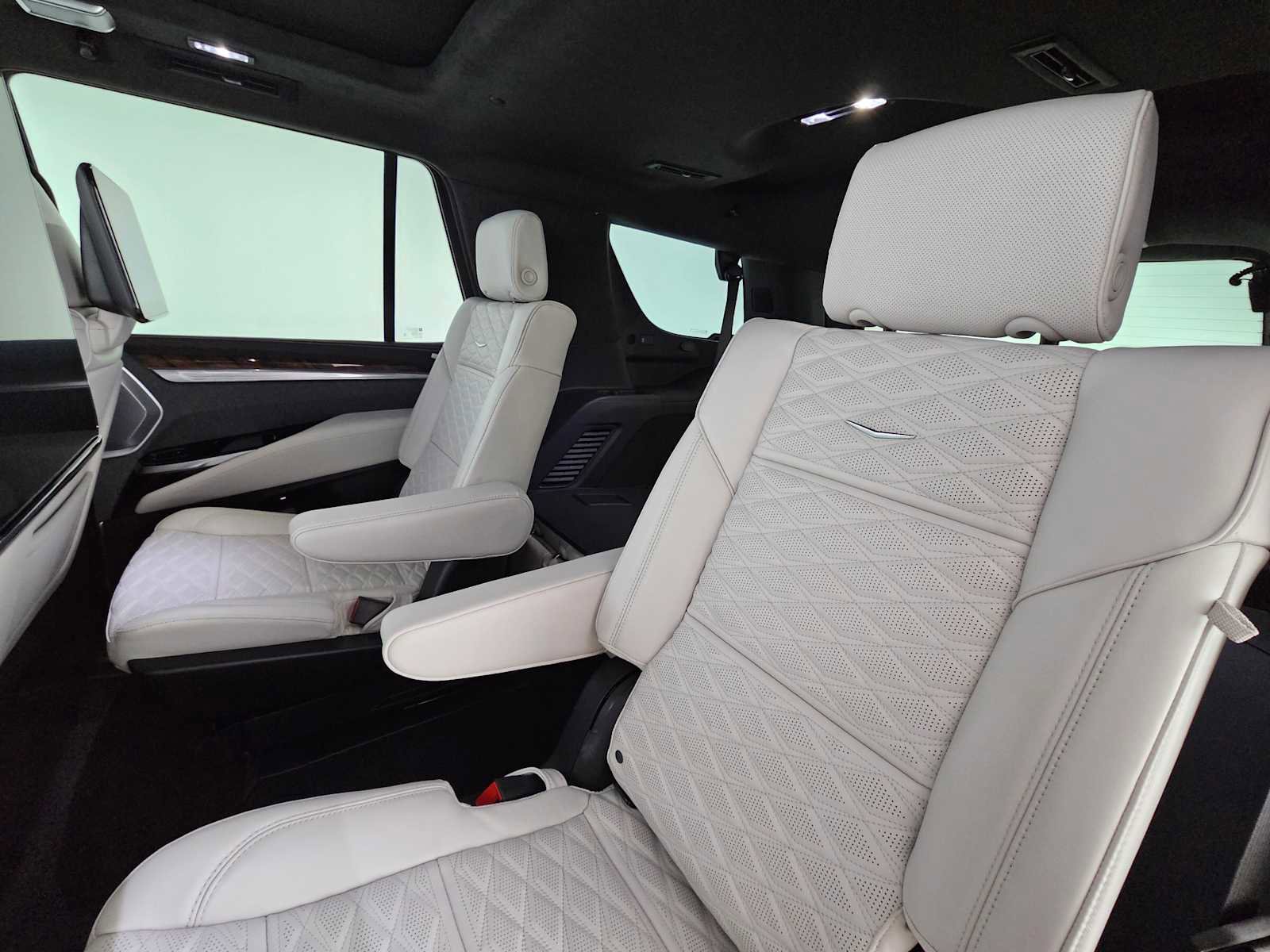New 2026 Cadillac Escalade Platinum Luxury w/ LPO, Radiant Package AWD/4WD image 20