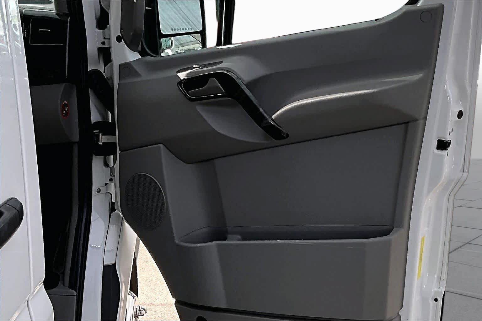 Used 2017 Mercedes-Benz Sprinter 3500 image 22