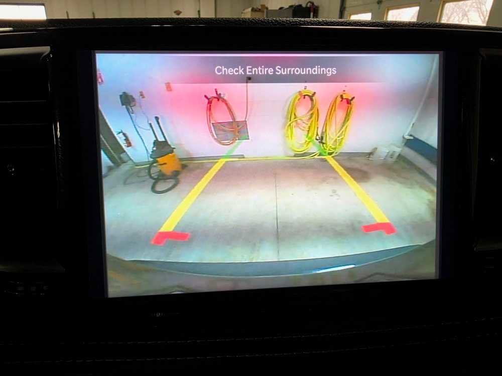 Used 2024 Chrysler Pacifica Touring-L image 21