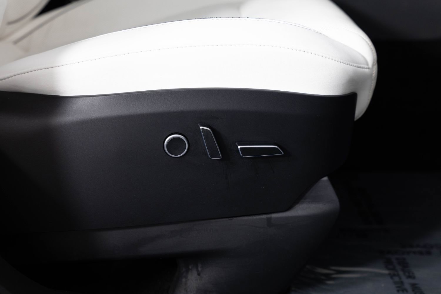 Used 2022 Tesla Model X Plaid image 32