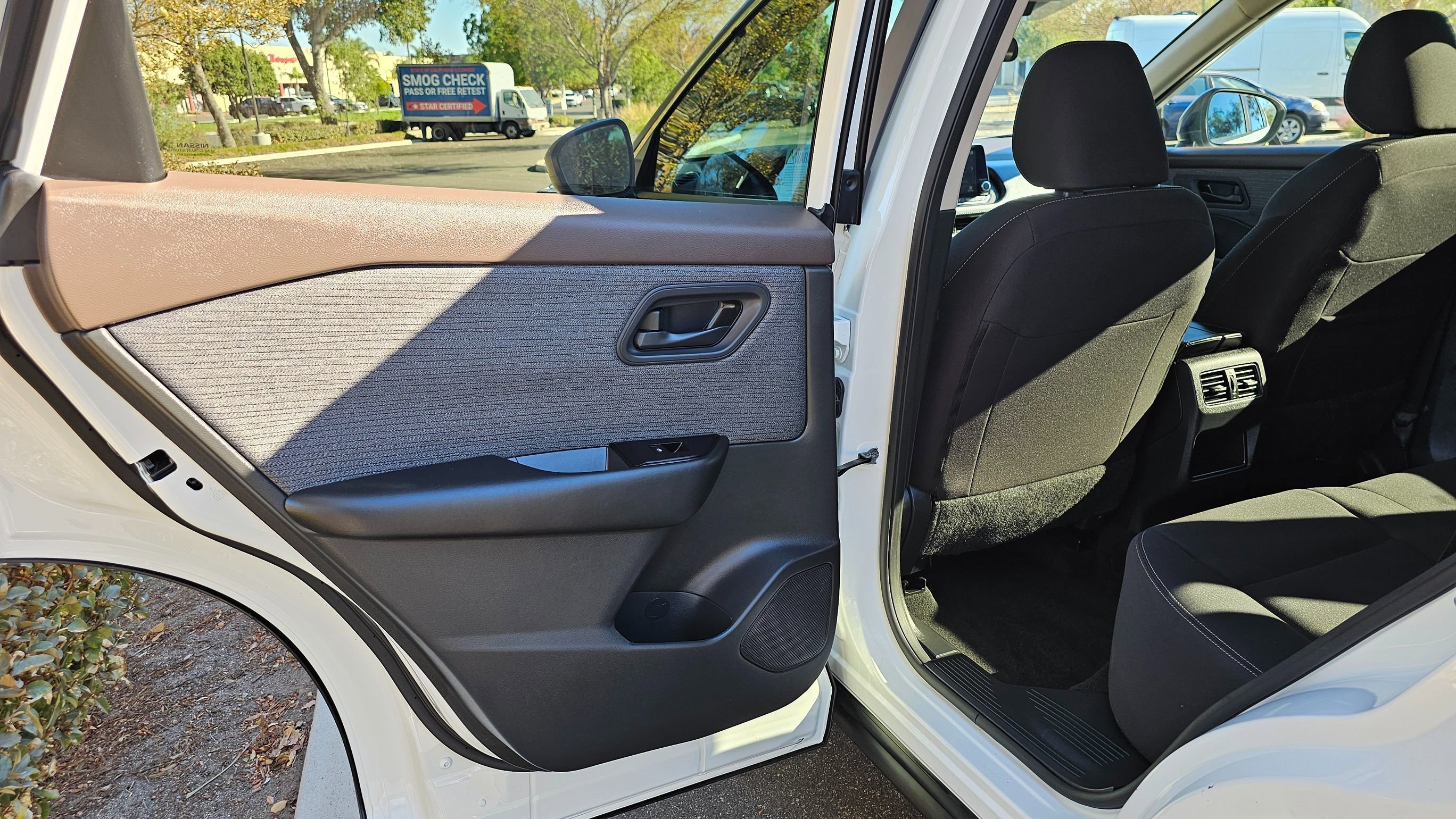 Used 2023 Nissan Rogue S FWD image 15
