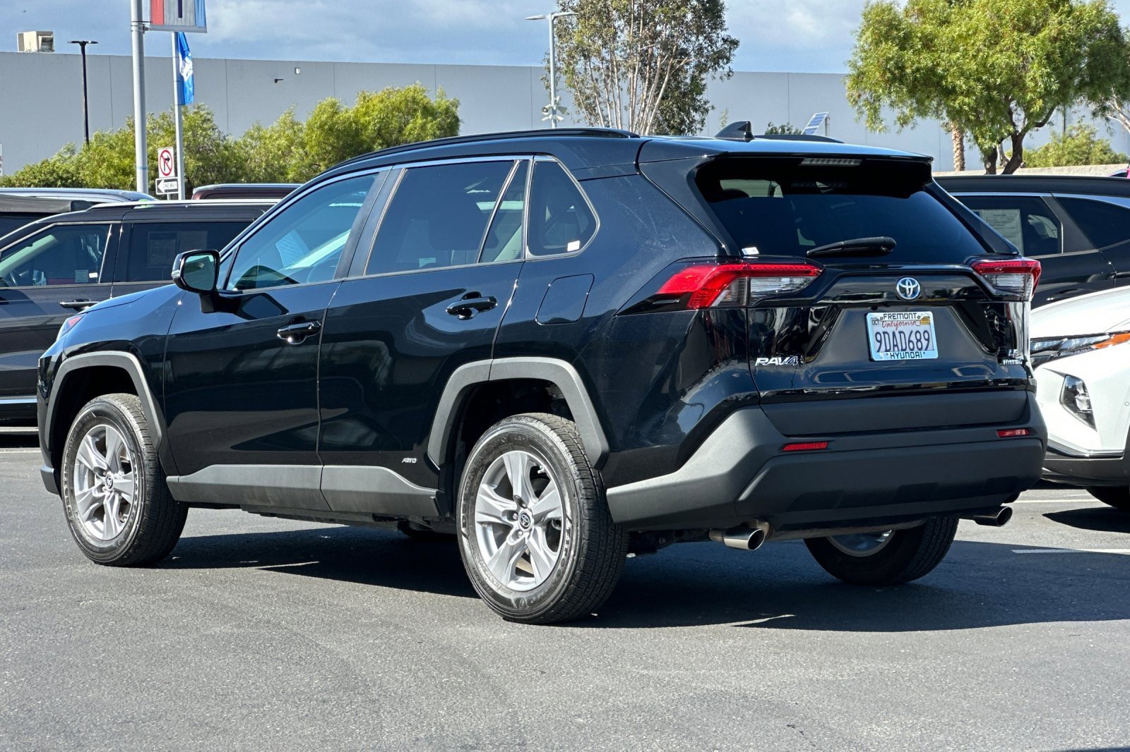 Used 2022 Toyota RAV4 LE image 5