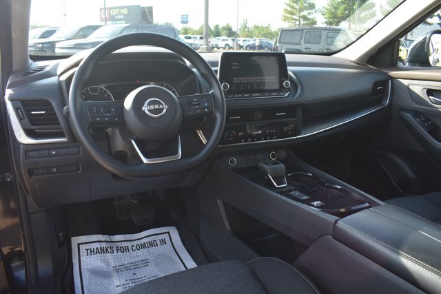 Used 2023 Nissan Rogue SV FWD image 18