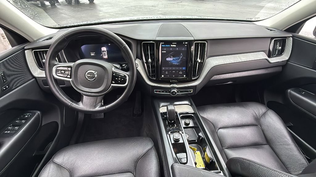 Certified 2025 Volvo XC60 B5 Plus image 7