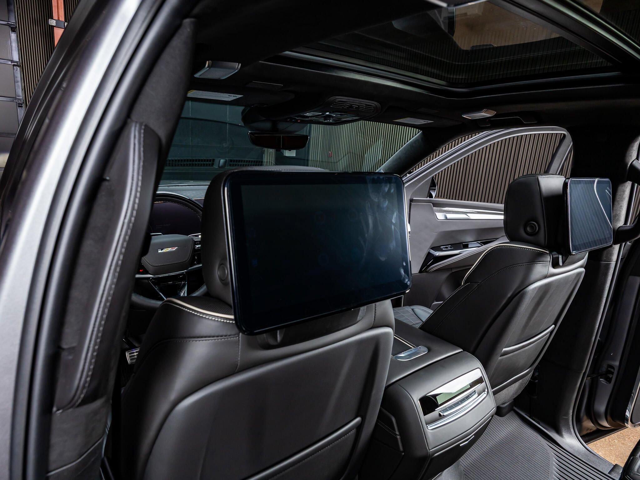 Used 2026 Cadillac Escalade V w/ LPO, Onyx Lite Package AWD/4WD image 32