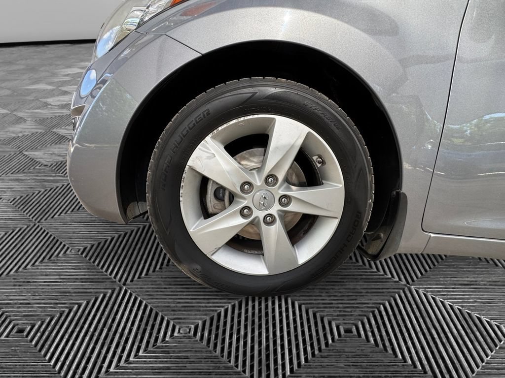Used 2013 Hyundai Elantra GLS w/ Preferred Pkg FWD image 9