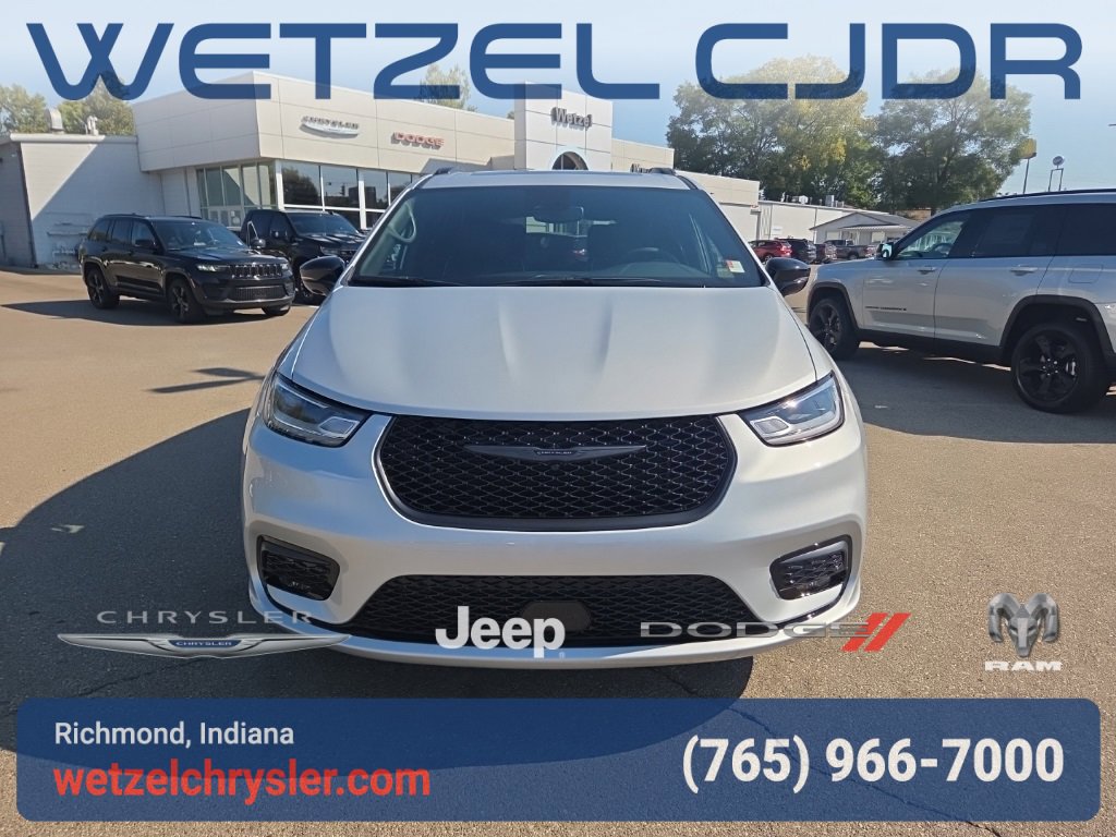 New 2026 Chrysler Pacifica Limited image 2