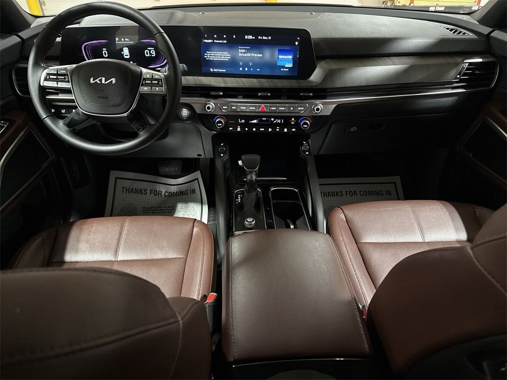 Used 2024 Kia Telluride EX w/ EX Captain's Chair Package image 10