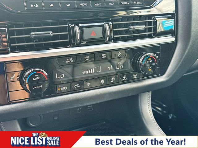 Used 2024 Nissan Pathfinder SL w/ Black Appearance Package image 16