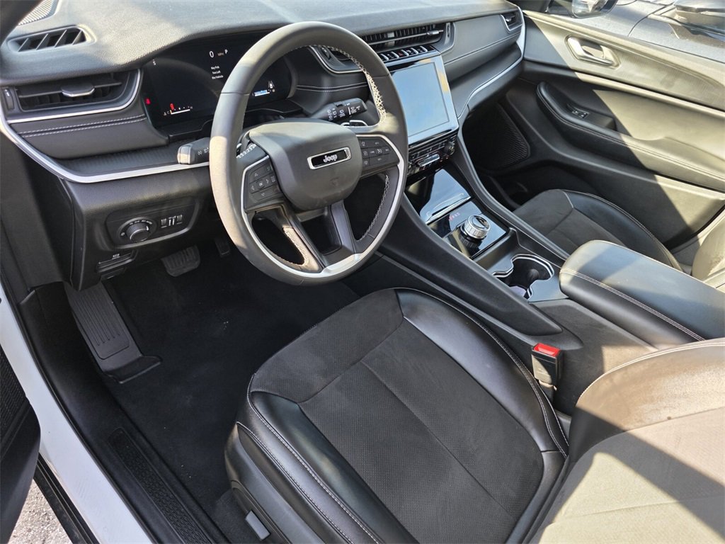 Used 2024 Jeep Grand Cherokee L Laredo image 10
