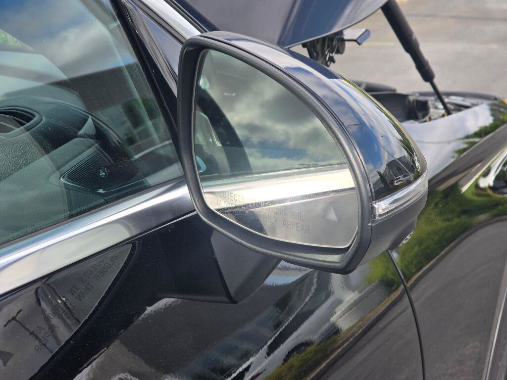 Used 2025 Mercedes-Benz GLC 300 4MATIC image 29