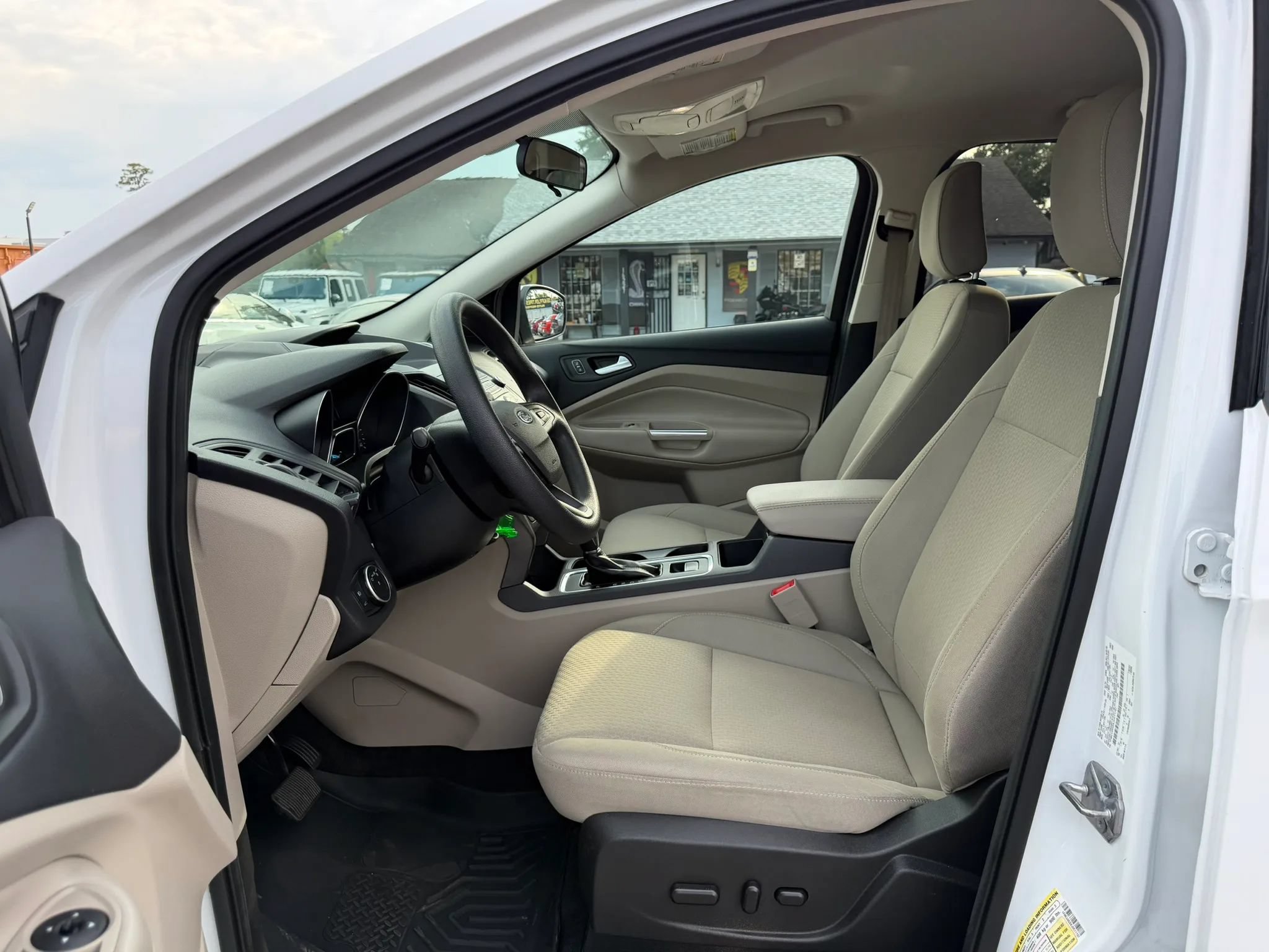 Used 2018 Ford Escape SE FWD image 12