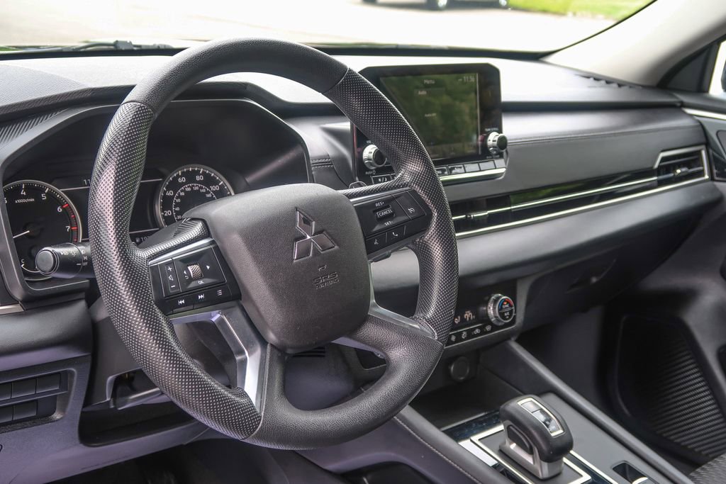 Used 2024 Mitsubishi Outlander ES AWD/4WD image 25