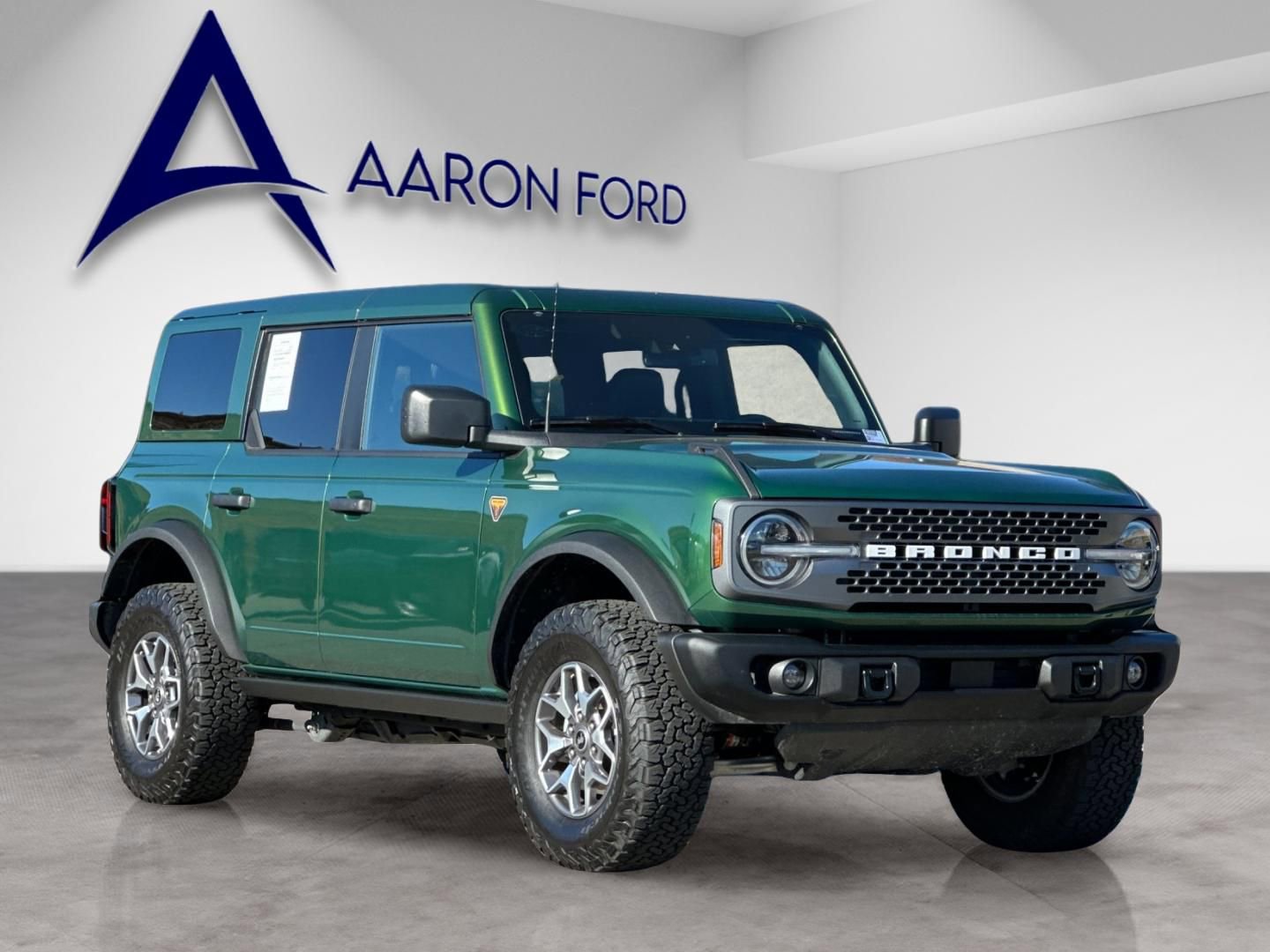 Used 2025 Ford Bronco Badlands image 8
