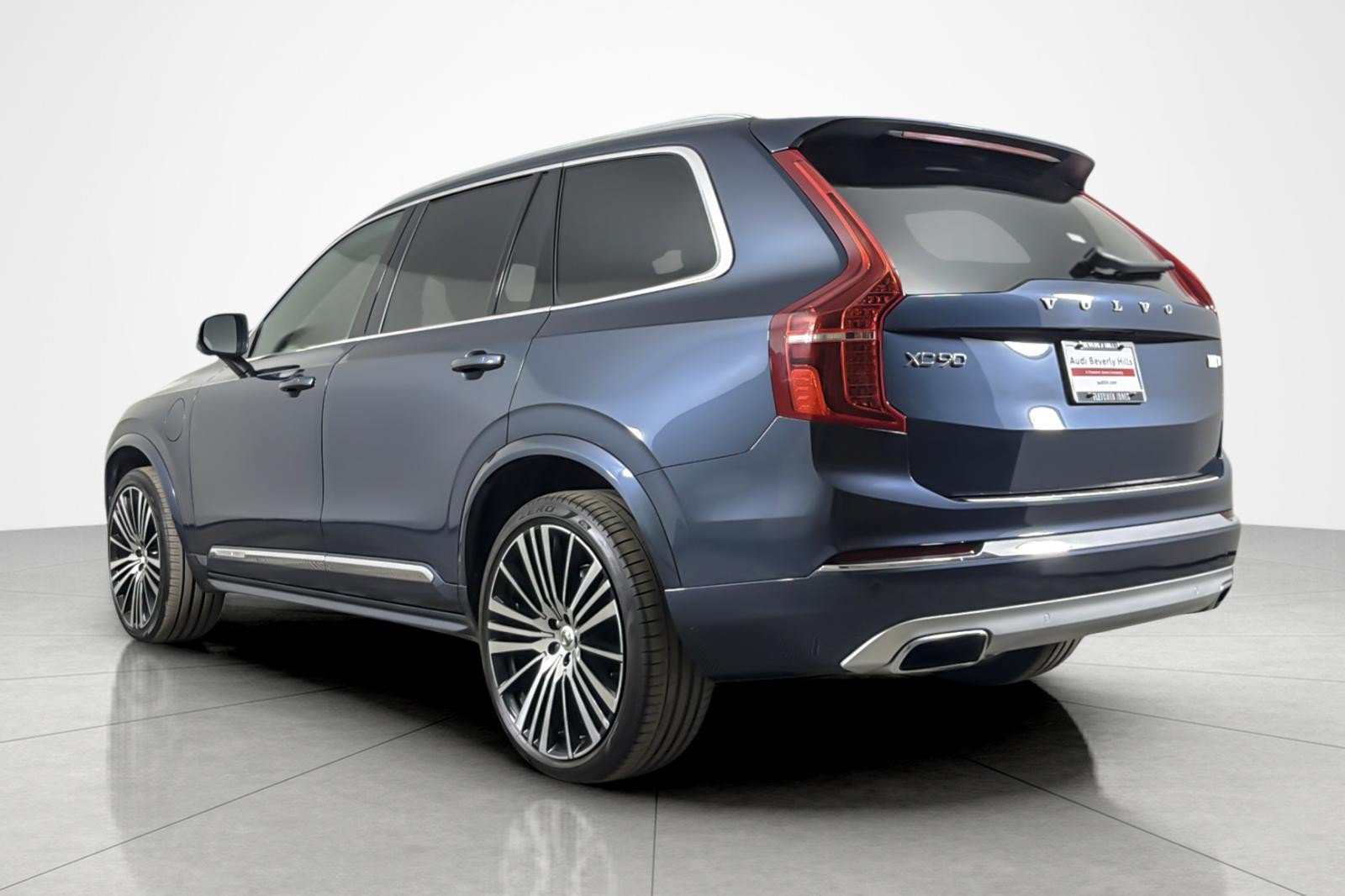 Used 2021 Volvo XC90 T8 Inscription Expression w/ Advanced Package AWD/4WD image 3