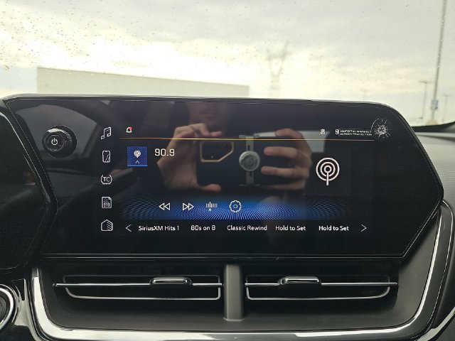 Used 2026 Chevrolet Trax RS FWD image 13